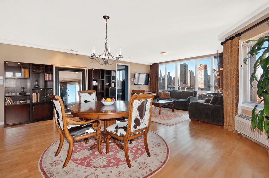 Large Penthouse-Convertible 2 with 2 full Baths! In a new luxury condo building with full view of Manhattan's Skyline, Parking included!