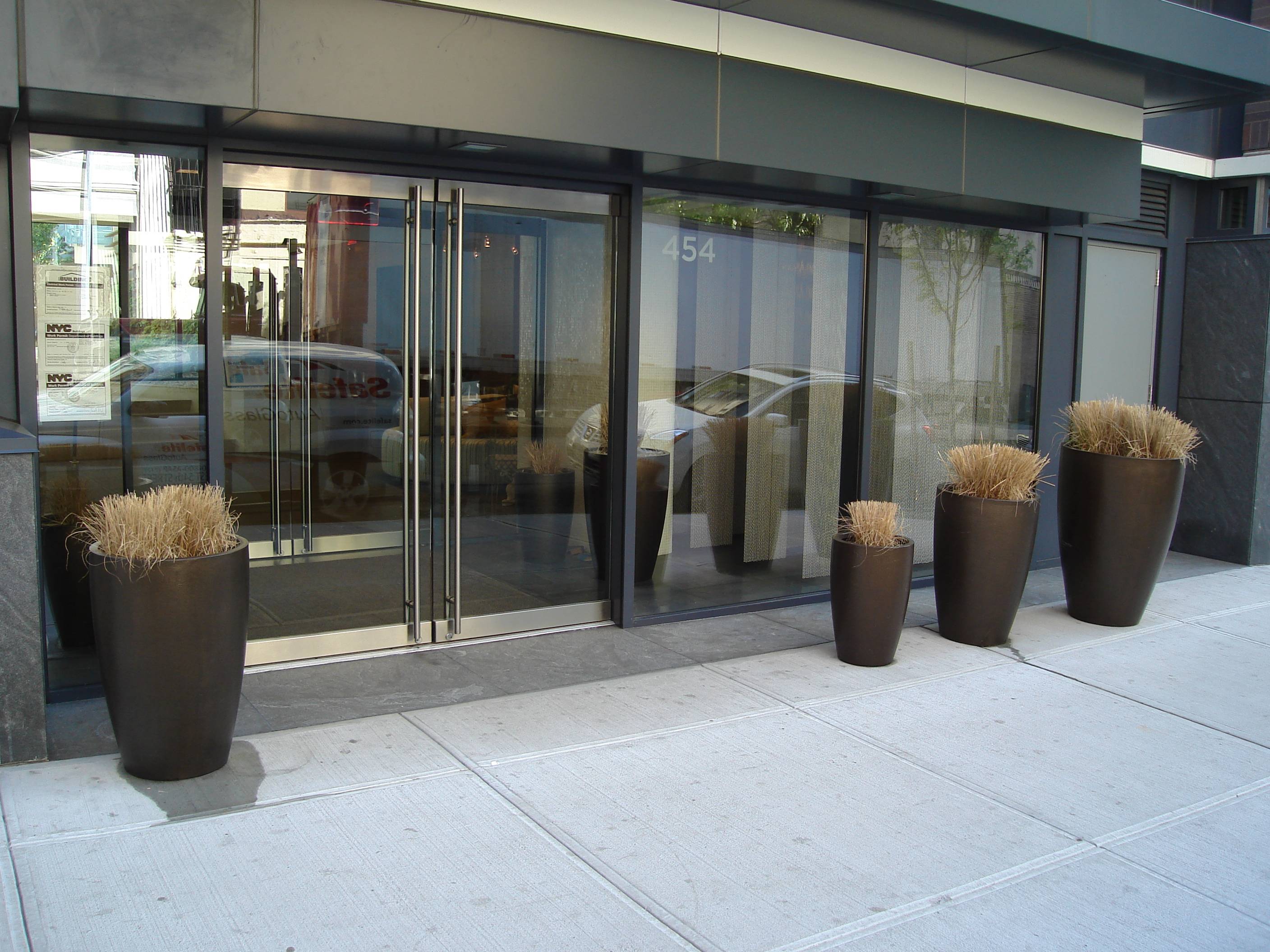 MIDTOWN WEST CONDO - ONE BEDROOM + DEN (or HOME OFFICE)