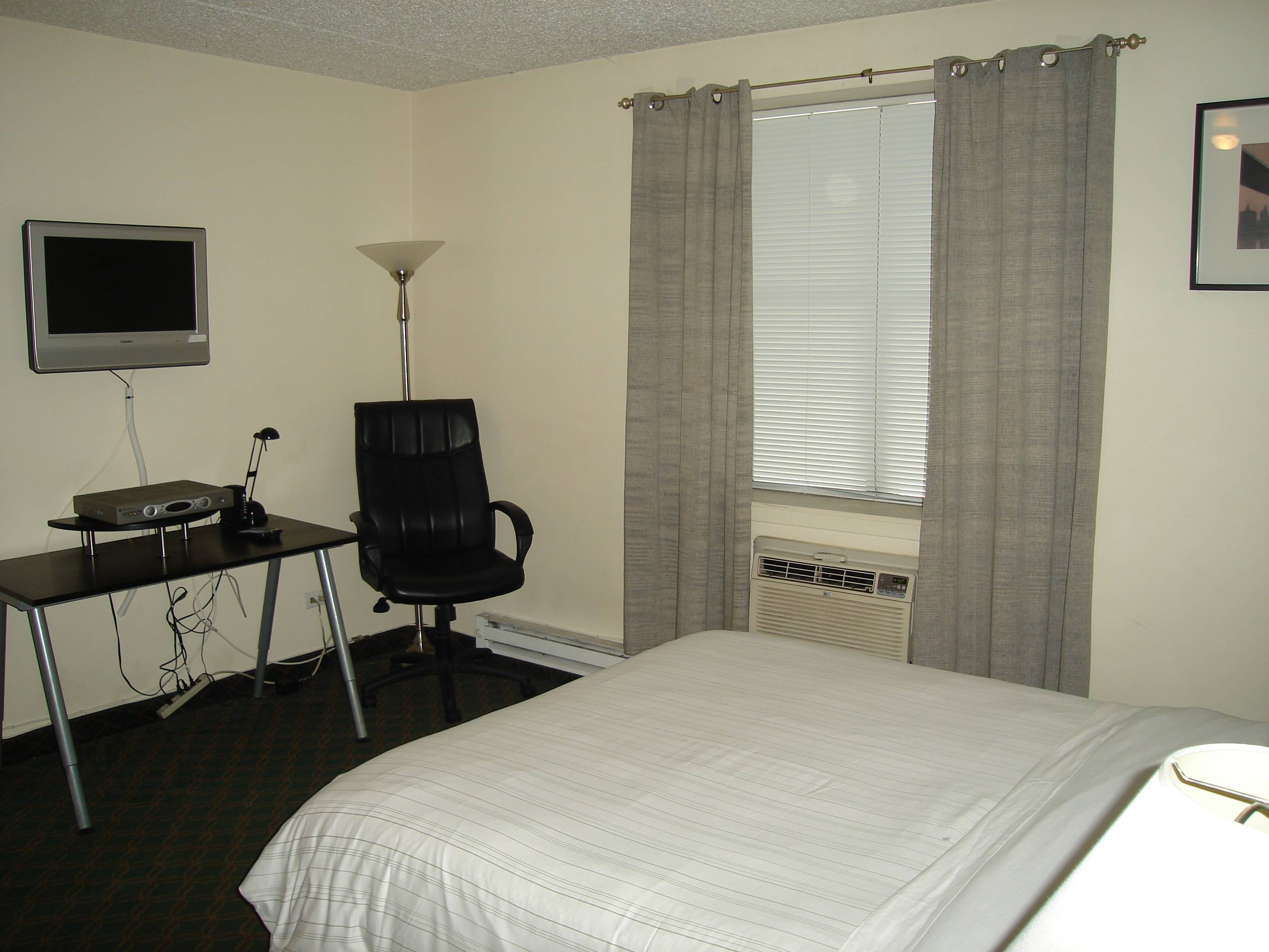 MIDTOWN WEST FURNISHED SHORT-TERM RENTAL APARTMENT