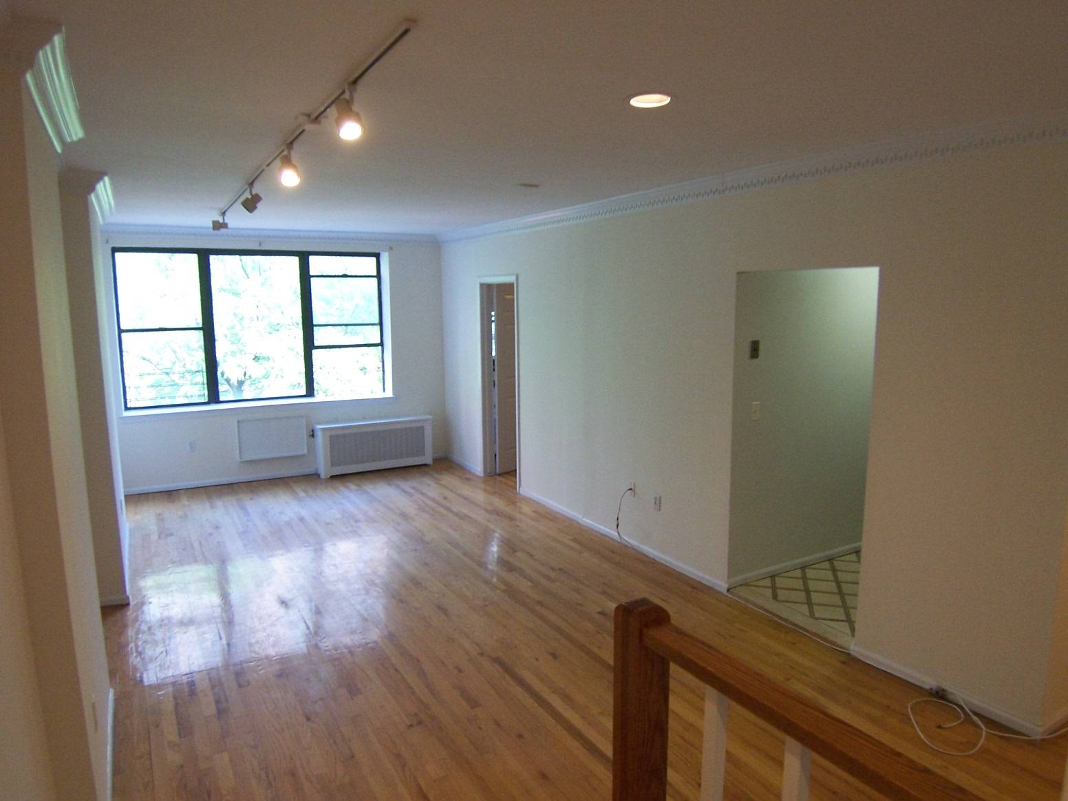 Splendid Renovated 2 Bed 1.5 Bath!! Massive Apartment!! Separate Kitchen!! Upper East Side Dream!!