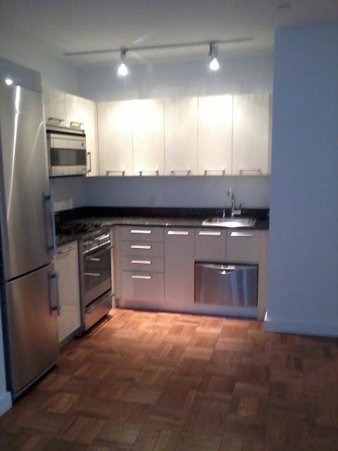 DON'T MISS OUT!!!STEPS AWAY FROM STOCK EXCHANGE/WALL st/South street Sea port/Subway