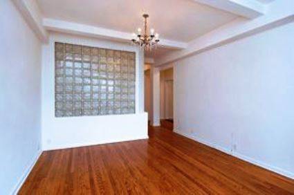 Alcove One Bedroom Apartment. Impressive Empire State and City Views. Chelsea, NYC