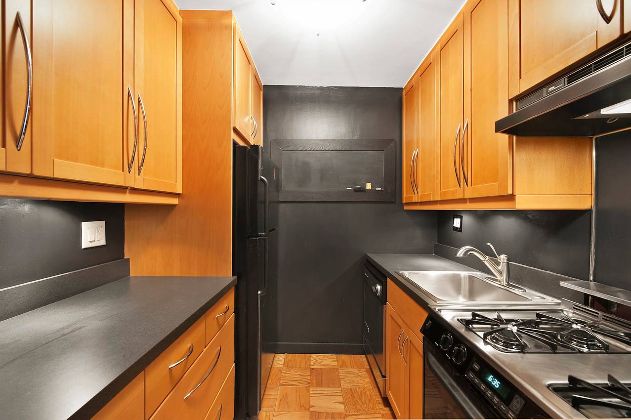 Sunny & Spacious One Bedroom in Full Service Gramercy Building