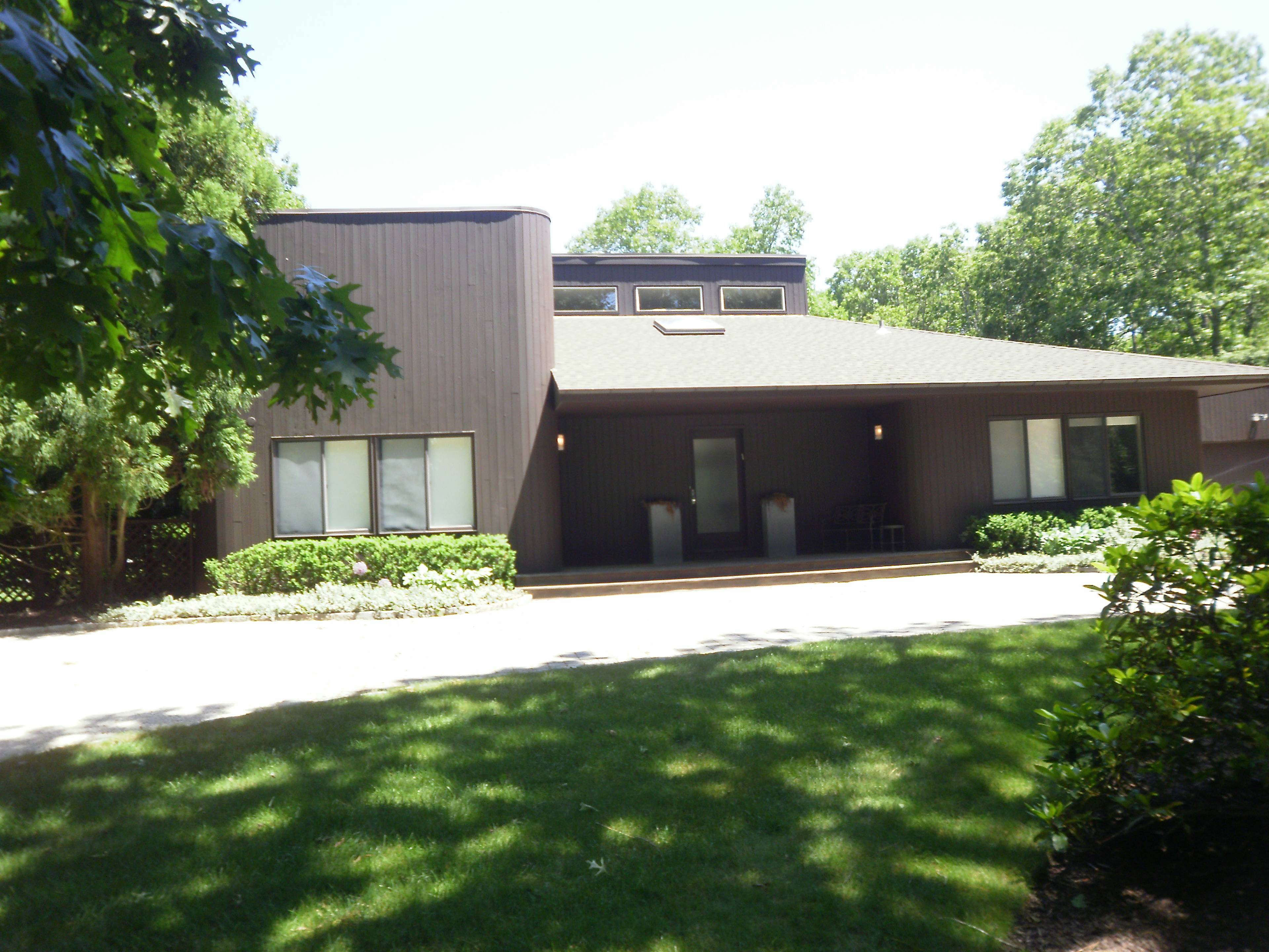 PRIVATE MANICURED IN THE WOODS CONTEMPORARY