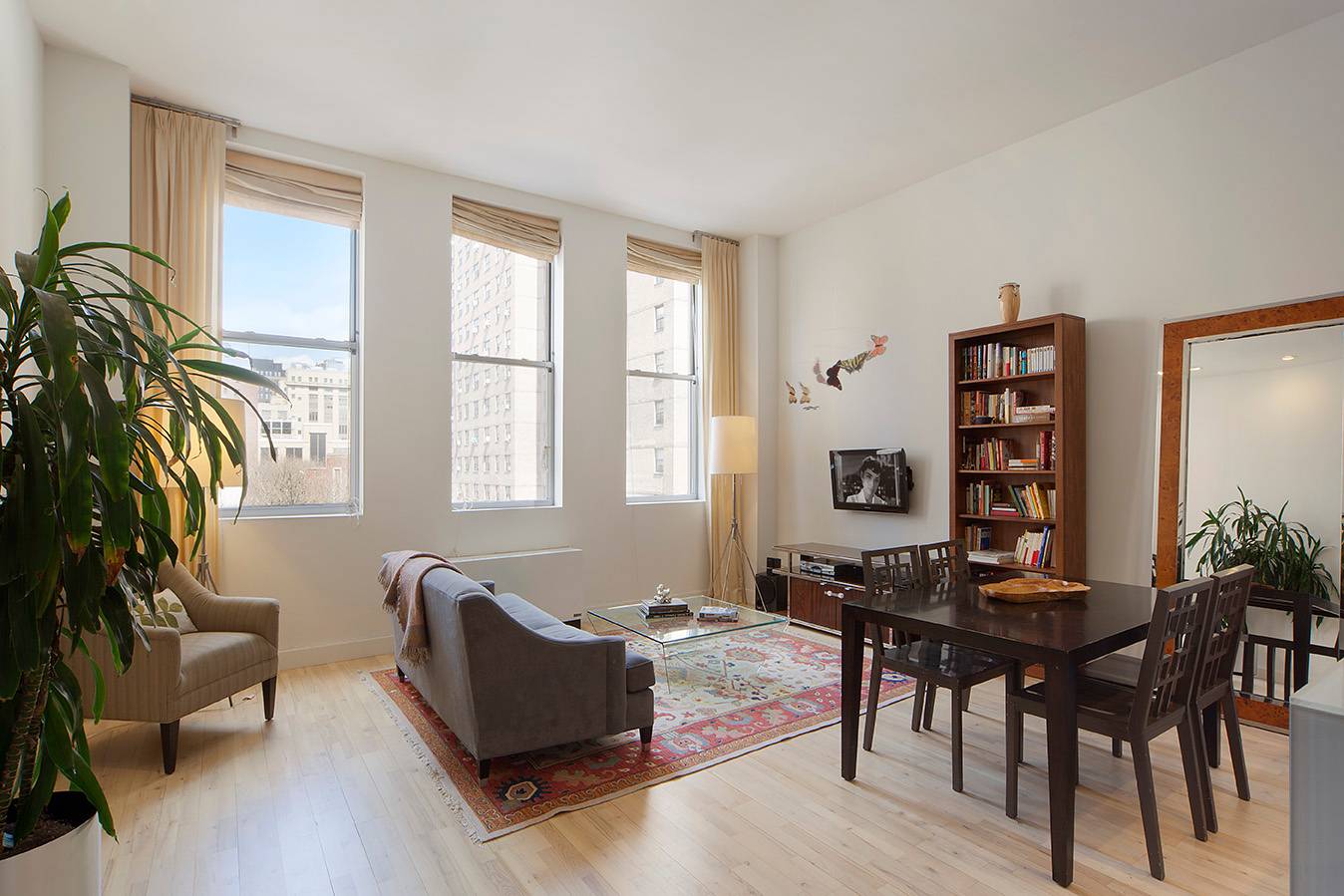 Stunning Loft with 14ft ceilings at Loft 25