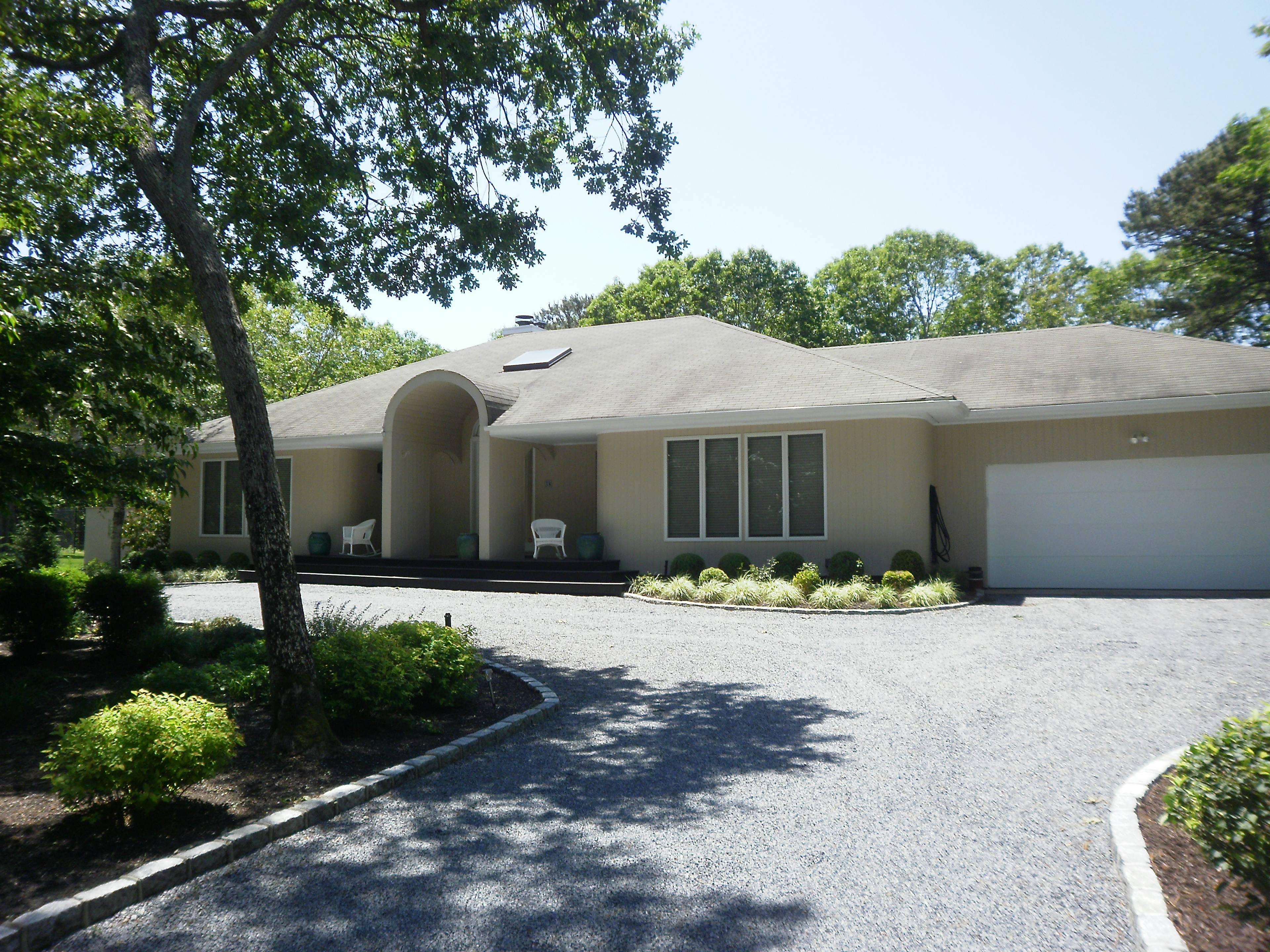PRESTIGIOUS CONTEMPORARY WITH POOL AND TENNIS
