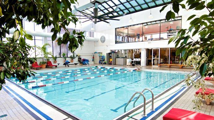 ** LUXURY MIDTOWN EAST 2BR  . MODERN. 24HR Doorman ~ SWIMING POOL,GYM. SUNDECK
