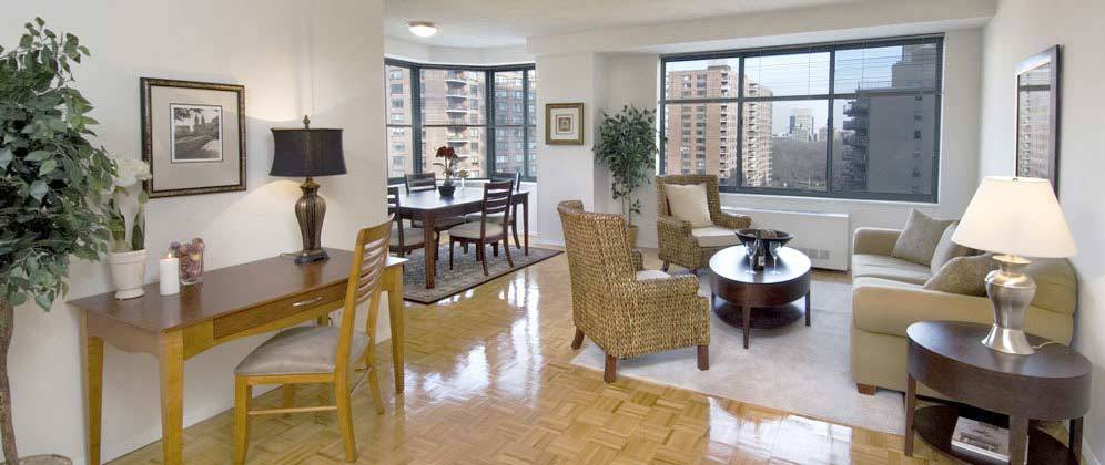 Upper West Side - Full Service Luxury building offers Stunning 1Br with Top Quality Finishes and Amenities. 