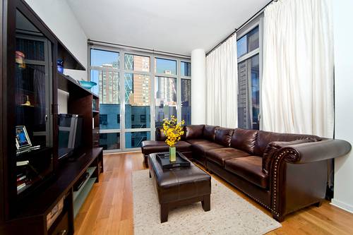 Fabulous 919 sq.ft 2 Bedroom Condo in a Luxury Doorman BLDG Blocks from Central Park West