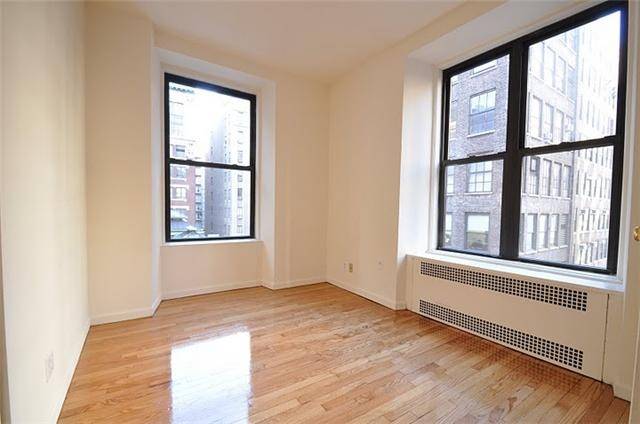 E31 Street/Madison Ave..... STEPS FROM PENN STATION,MADISON SQUARE GARDEN,RAVISHING EMPIRE ESTATE BLDG/DOORMAN BLDG --DON'T MISS