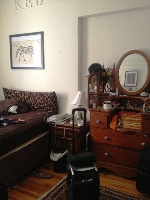 EXCELLENT 3BDR, STEPS FROM THE SUBWAY..E50..S'/3rd Ave.. WONDERFUL TREE LINE BLOCK