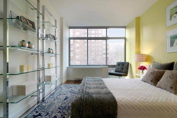 RECENTLY RENOVATED...W26 Street/7th Ave..MADISON SQUARE GARDEN.....STEPS FROM WHOLE FOOD..PEN STATION..