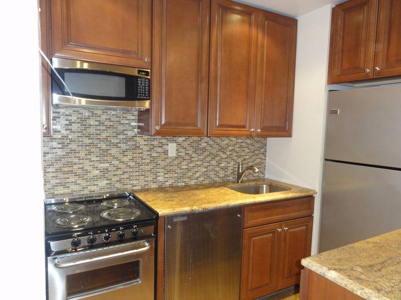 BEAUTIFULLY RENOVATED 2BR/2BA PREWAR DETAILS W/D BABY STEPS TO PARK PRIME 70'S 