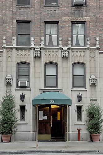  Prewar Studio Treasure in a great Midtown location