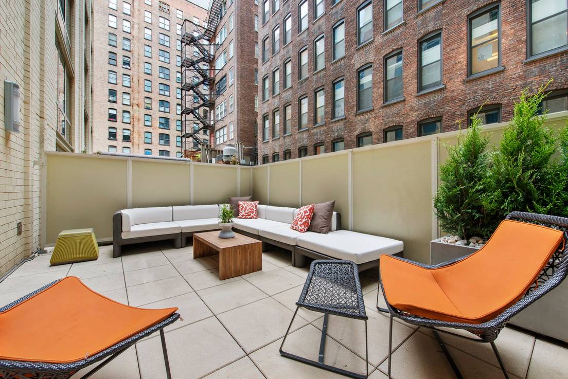1 Bed/1 Bath w/ Private Terrace!