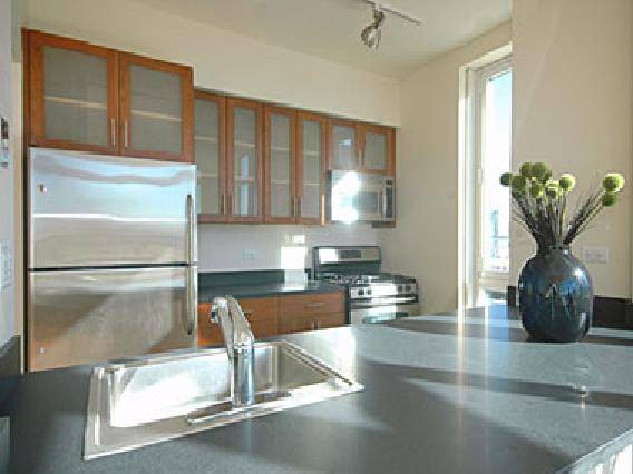 **LOW FEE**E.58 st and 2nd Ave**High Floor **One Br 1.5 Bath** Luxury doorman **