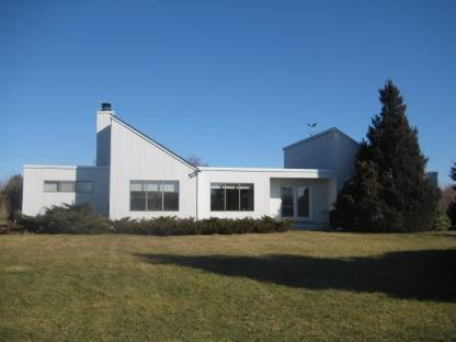 Bridgehampton Contemporary South of Highway