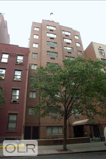 Under 1500 in Chelsea. Elevator. Laundry. A/C. Don't wait.