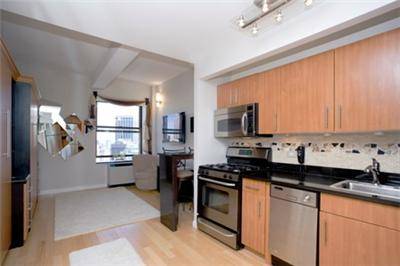 HIGH FLOOR Studio - Priced To Sell ! 1st time buyer and Investors welcome ! Downtown Financial District