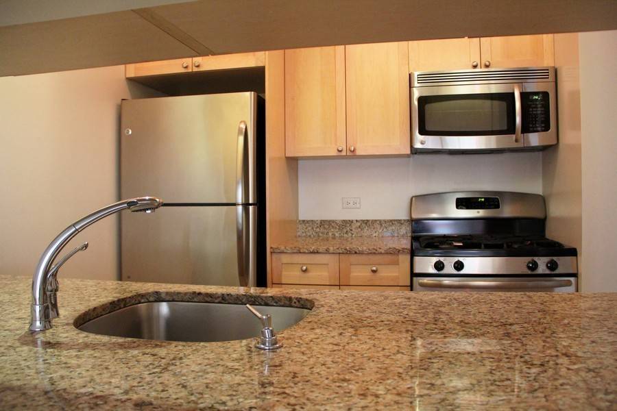 Spacious 3 Bed/ 2 Bath w/ Balcony in Battery Park City