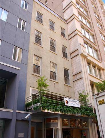 Spacious Loft-Like Alcove with Balcony in beautiful Midtown East Townhouse