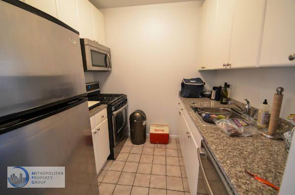 LARGE RENOVATED HI FLOOR 1BR GREAT LIGHT FULL LUXURY PRIME CHELSEA LOCATION NO FEE