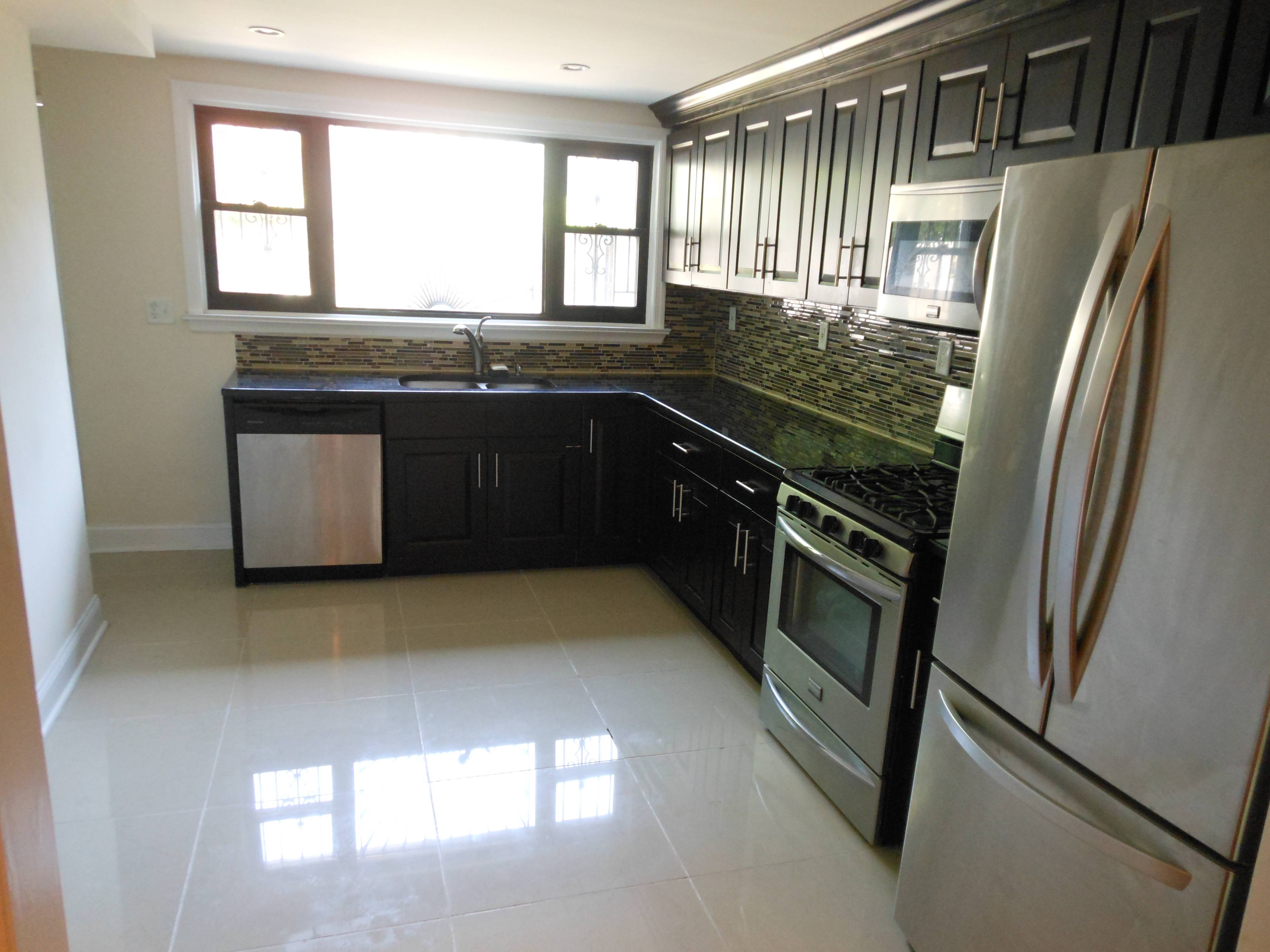 STUNNING spacious 2 bed/2 bath duplex with private exclusive back yard, dishwasher & micro