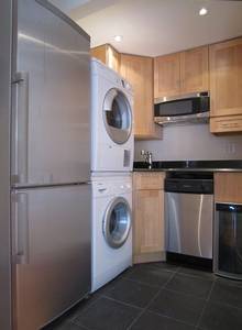 STUNNING Midtown EAST LUXURY 2 Bed*MARBLE BATH*TOTAL Renovation*WASHER/DRYER*Seperate Kitchen with D/W!!! NO FEE!! WOW!!