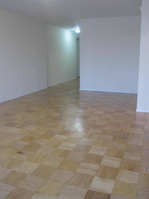 AMAZING 2 Bedroom with STUNNING RIVER VIEWS!! Full-Time Doorman*FREE UTILITIES*5 HUGE Closets**FULL Bath**Stainless Steel Appliances**MASSIVE Luxury Apartment!!