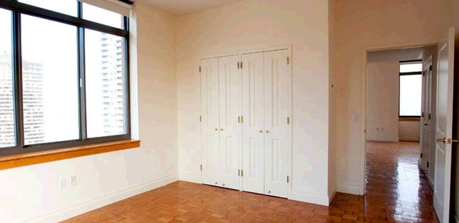 4 bedrooms 4 baths nested in Midtown East. Stunning views of the East River & Chrysler Building. Chef-Inspired Kitchen New Stainless Steel Appliances, Granite Counter-tops, Private Balcony. Washer and Dryer in the unit. Floor-to-Ceiling-Wrap- Windows.