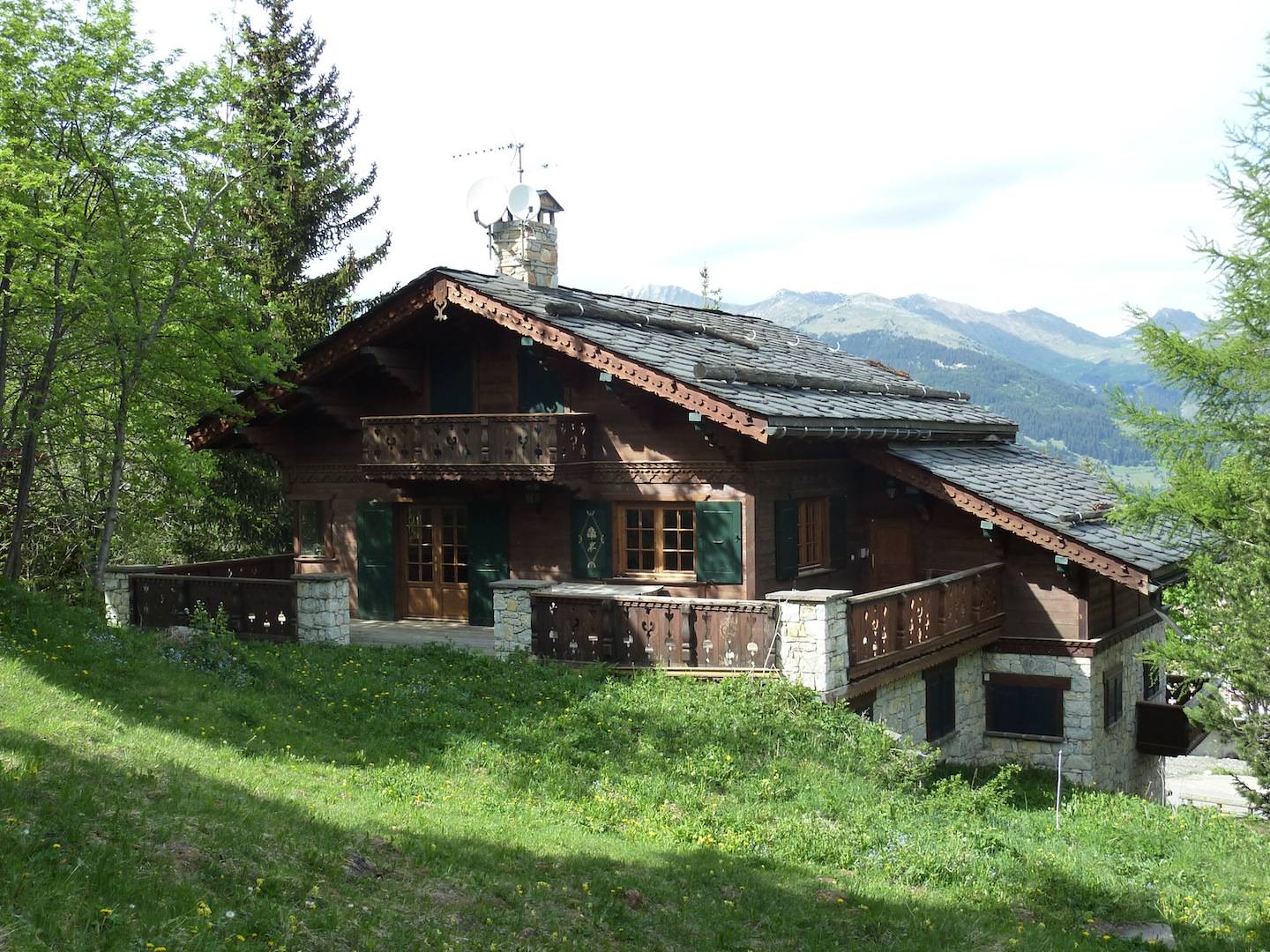 HEART OF COURCHEVEL-FRANCE-LUXURY CHALET- FOR SALE-9 BEDS/5 BATHS