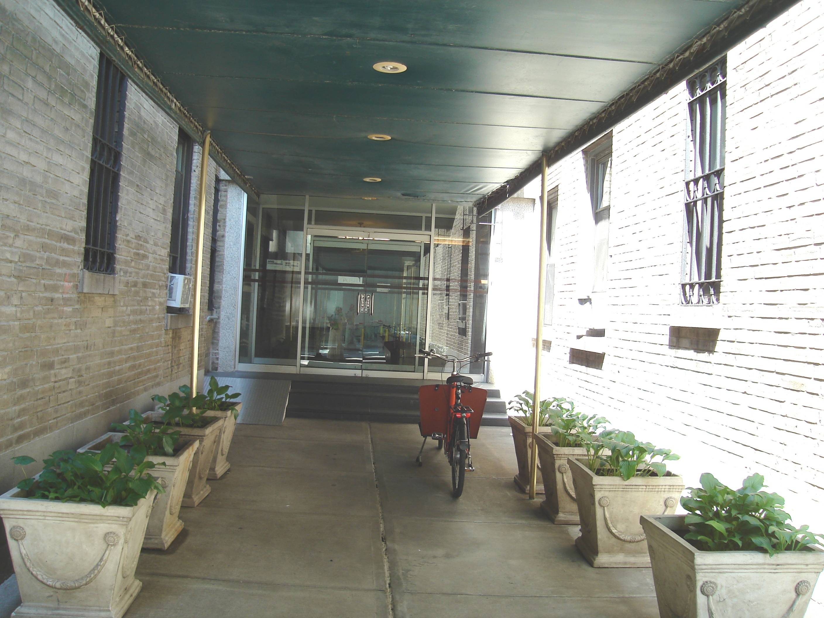 COZY STUDIO in MIDTOWN WEST