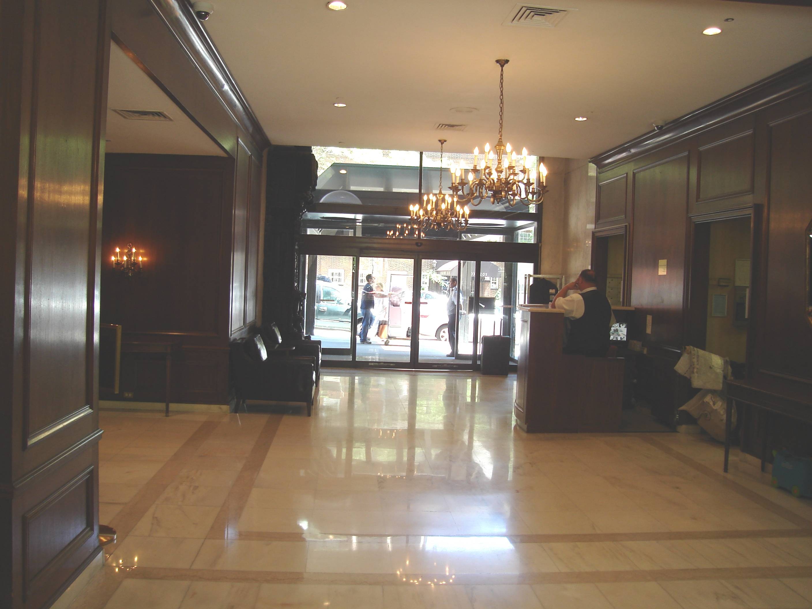 UPPER EAST SIDE ONE BEDROOM APARTMENT