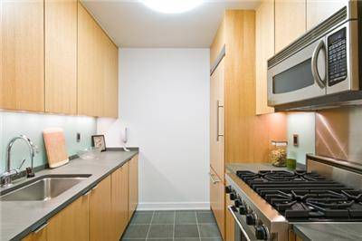 FANTASTIC SPLIT 2 BEDS 2 BATHS CONDO RENTAL E 57TH ST