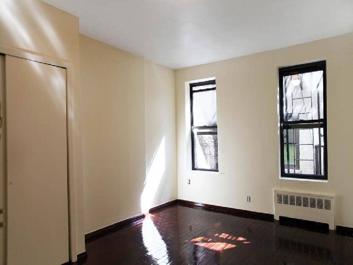 Bright Studio Apartment in the Heart of East Village.