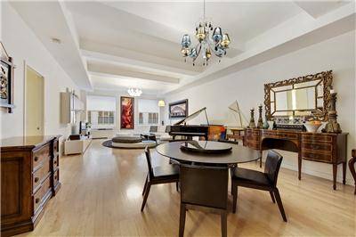 Downtown by Starck Luxury upgraded Loft Over 1700 sqft * Impressive white-glove amenities * Concierge/swimming & reflecting pool/basketball & squash courts/bowling alley/Roof terrace with views of The New York Stock Exchange