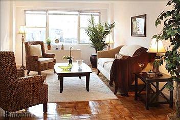 Large One Bedroom in 24 Hours Doorman Building on The Upper Eastside.
