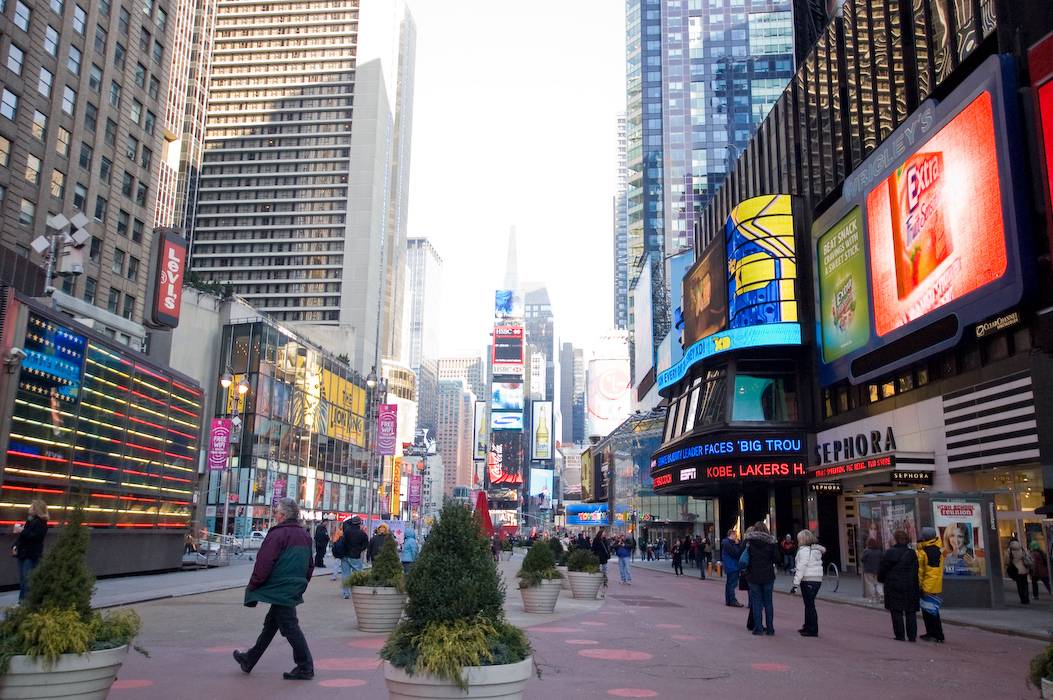 $3,100 One Bedroom apartment- Midtown Manhattan, Clinton- Net Effective rent, No broker Fee