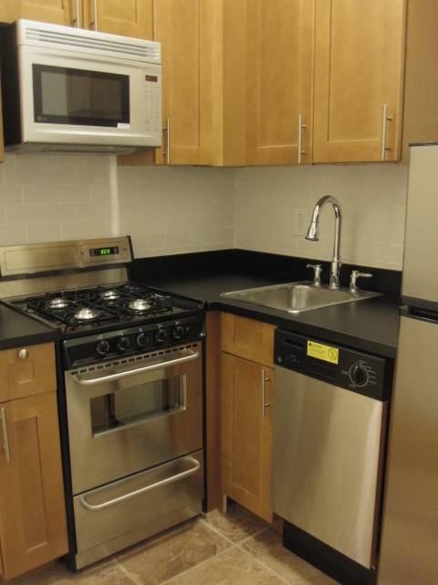 Spectacular *One Bed Room Upper Eastside Apartment with Private Yard!