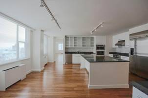★★★Two Br ! MAGNIFICENT RESIDENCE IN THE HEART OF MANHATTAN ! Ultra Luxury - Full  Service .