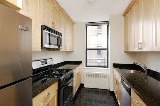 **UPPER WEST SIDE** 3 Beds/3Baths - Close to Central Park, Lincoln Center, and Columbus Circle Shopping