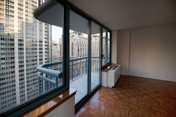 STEPS FROM MACY'S ..SUBWAY..HERALD SQUARE...BRYANT PARK...TIME SQUARE..KOREAN TOWN..