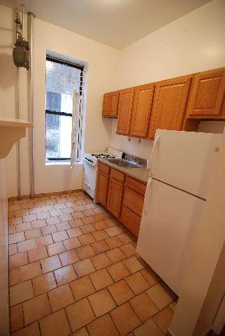 VERY SPACIOUS 2 BEDROOM APT**GREAT VILLAGE LOCATION**BLEECKER/CORNELIA**