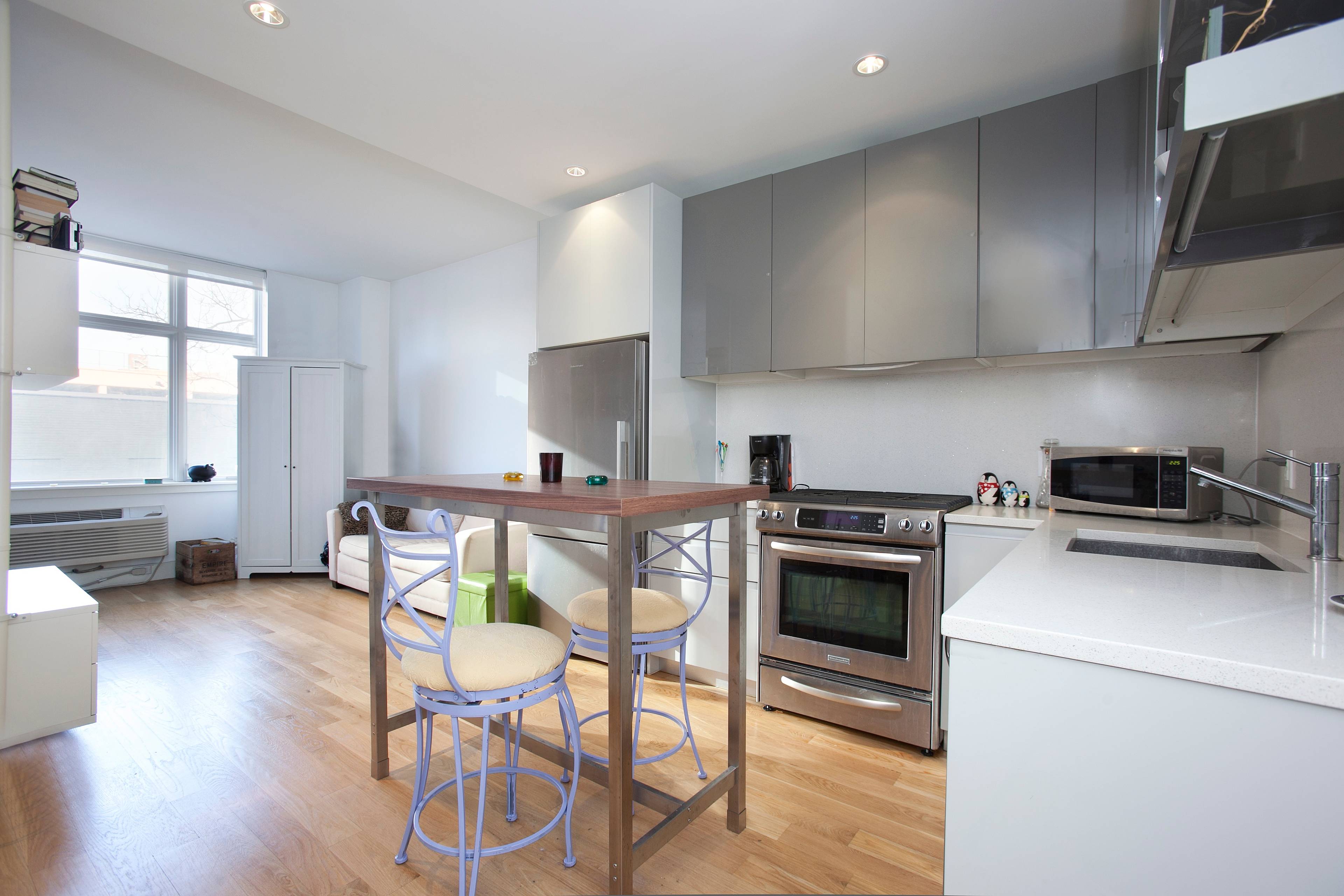 Charming Studio For Sale at The Yard in LIC!!  Minutes to Midtown Manhattan!