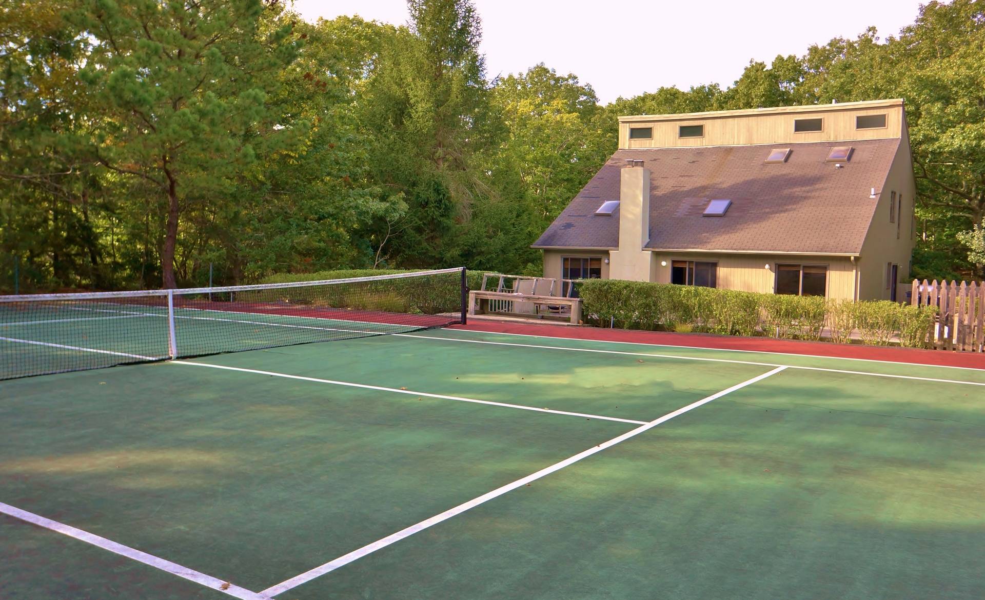 Incredible Deal East Hampton With Gunite Pool Close to Village!!
