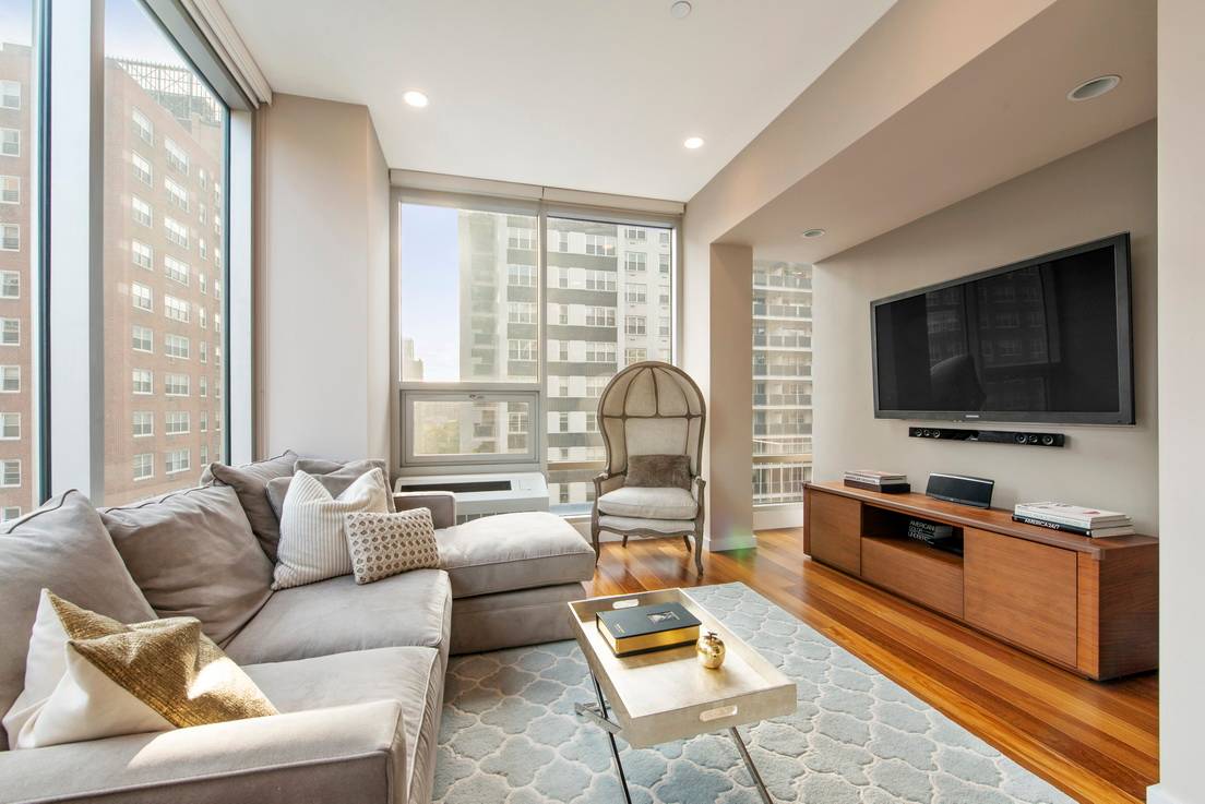GRAMERCY PARK PENTHOUSE FOR RENT | 3 Bed / 3Bath | Gorgeous views of New York City | Aporx 700sf of Outdoor Space 