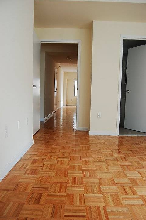GORGEOUS MODREN SUN DRENCHED 1BR/BA VIEWS LUUXURY BLDG PRIME LOCATION