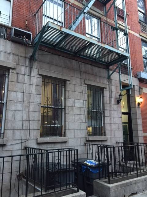 ESTATE SALE: Investor friendly condo with private backyard 