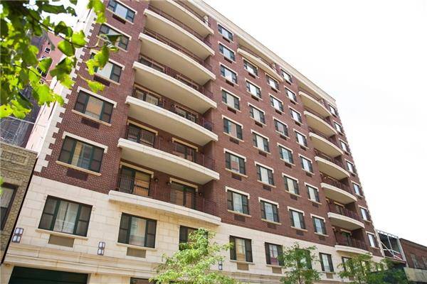 Long Island City Luxury Condo 2Br/2Bath with 134 SqFt balcony + storage space