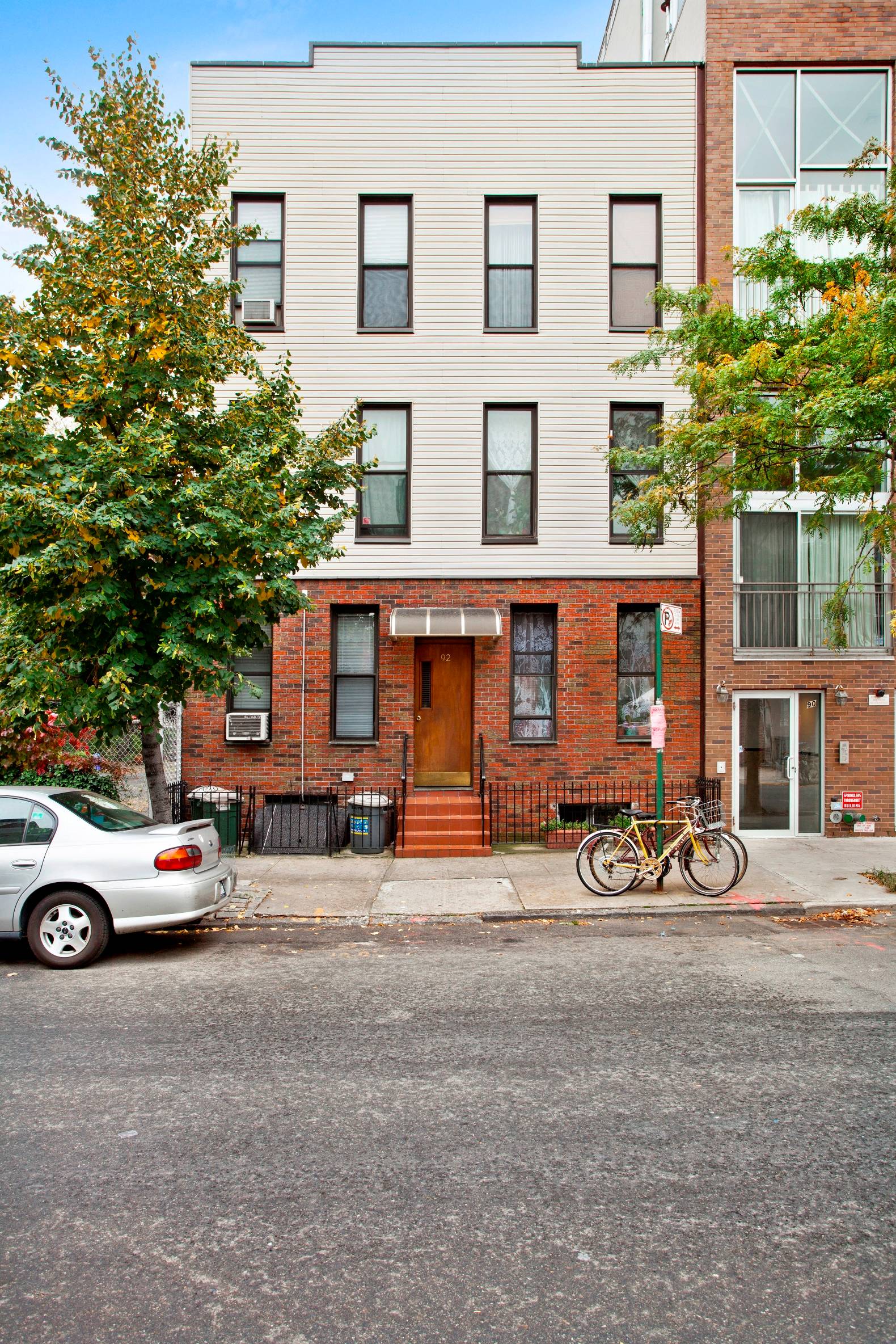 Stunning Six Family Property, Promising Investment Opportunity